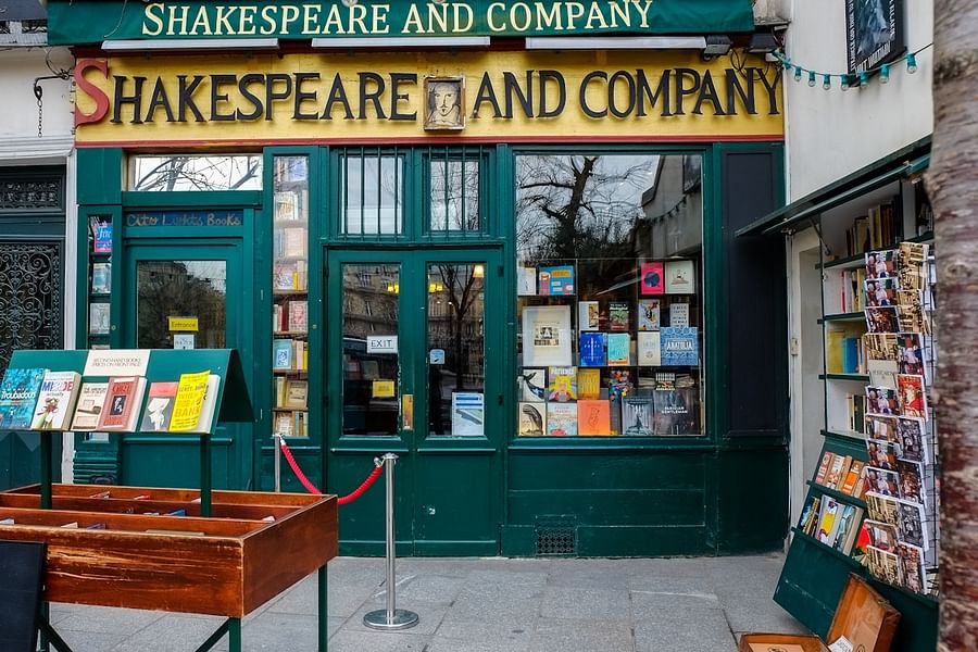 Shakespeare and Company Paris bookstore