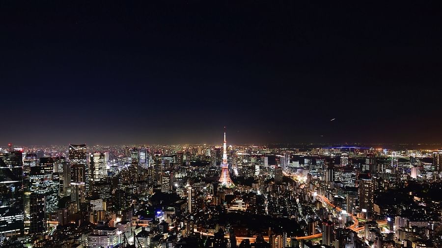 Vibrant Tokyo cityscape showing the bustling life and towering skyscrapers